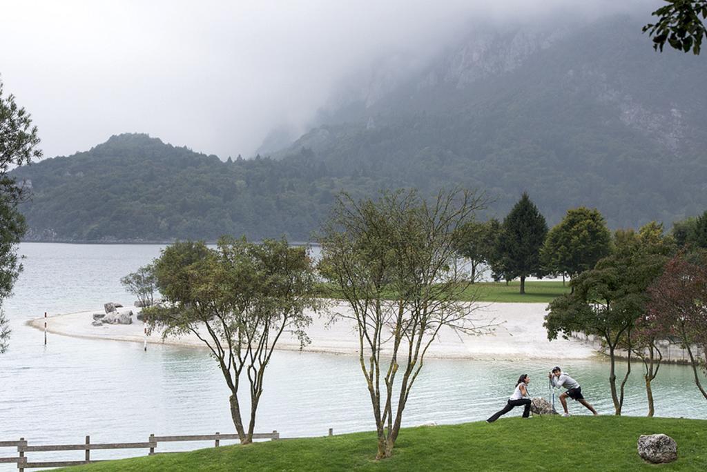 Lake&Nature Hotel Gloria Molveno Exteriör bild